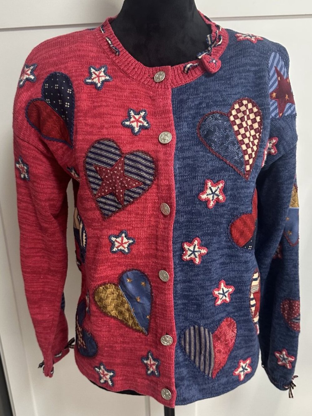 Design Option Women's Hearts and Stars Sweater Medium Collectible Cottagecore